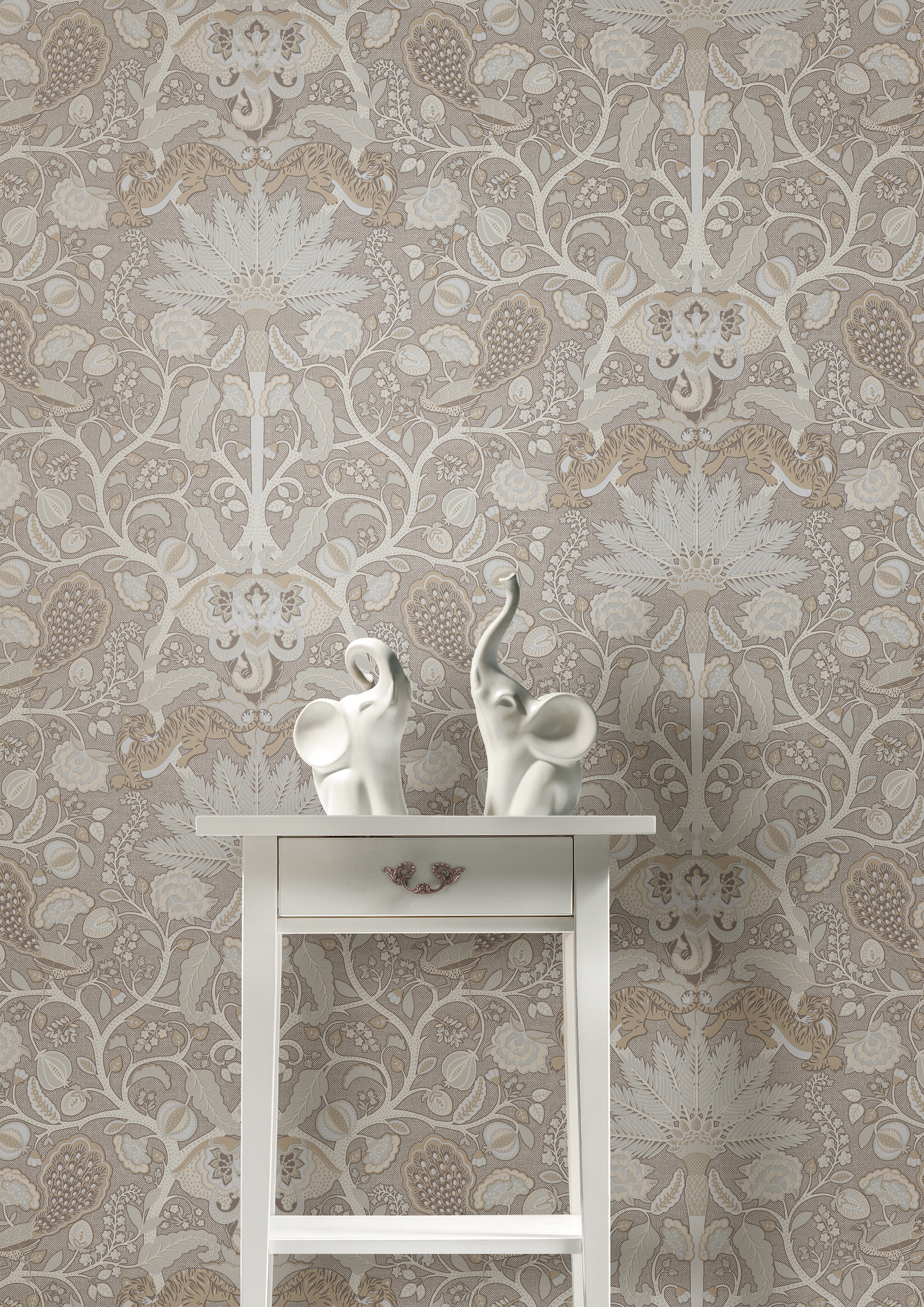 Обои Loymina British Style Garden Tree of Nations Brit 10 002 10,05×1 фото в интерьере